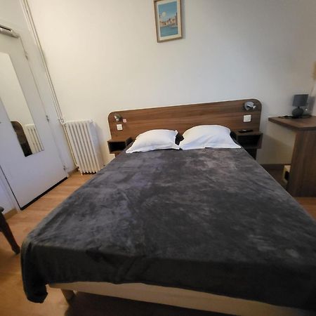 Hotel Les Rosiers ラ・ロシェル エクステリア 写真