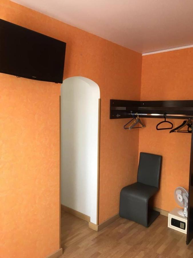 Hotel Les Rosiers ラ・ロシェル エクステリア 写真