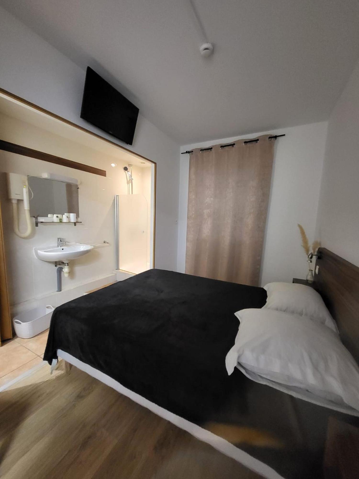 Hotel Les Rosiers ラ・ロシェル エクステリア 写真